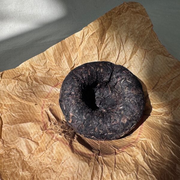 鳳山坨茶背面 鳳山喬木特級沱茶/鳳慶/100g