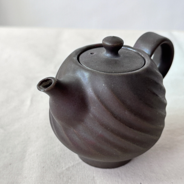 IMG_5965.webp 日本 職人手作 | 遇見・夜渺 旋紋茶壺