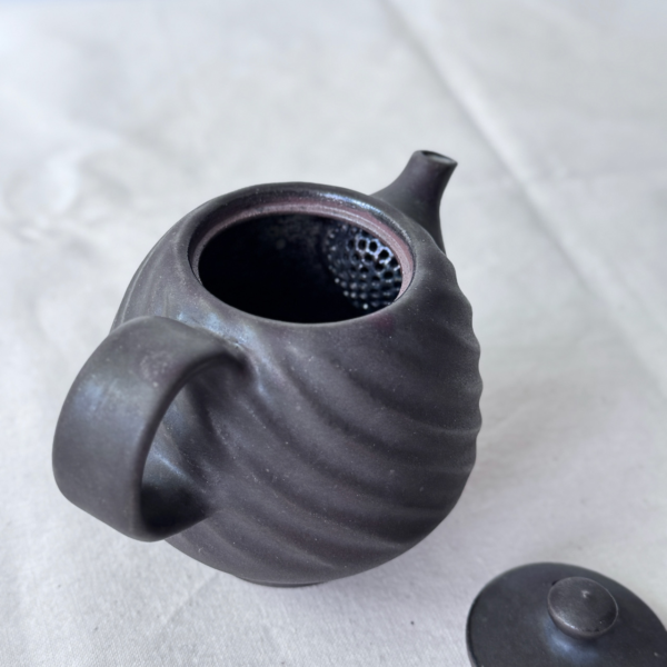 IMG_5973.webp 日本 職人手作 | 遇見・夜渺 旋紋茶壺