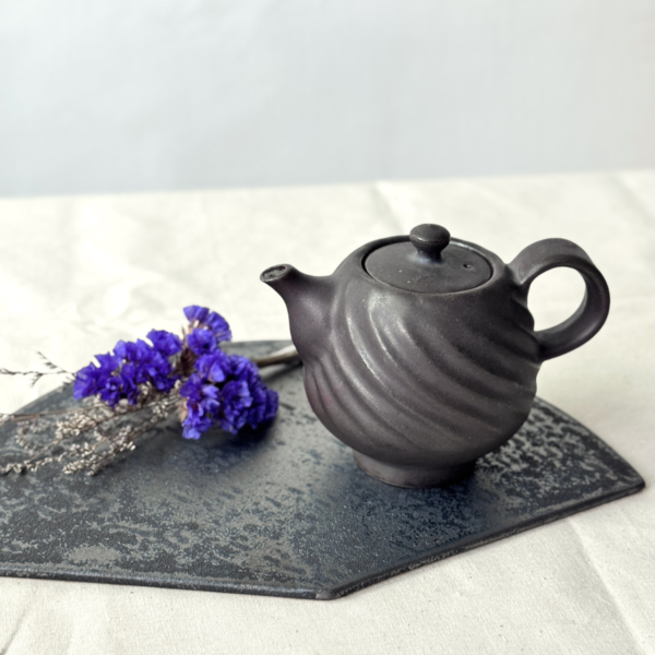 IMG_5985.webp 日本 職人手作 | 遇見・夜渺 旋紋茶壺