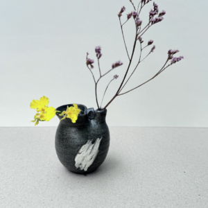 丹波燒＿信水窯＿刷毛目 小花瓶＿黑