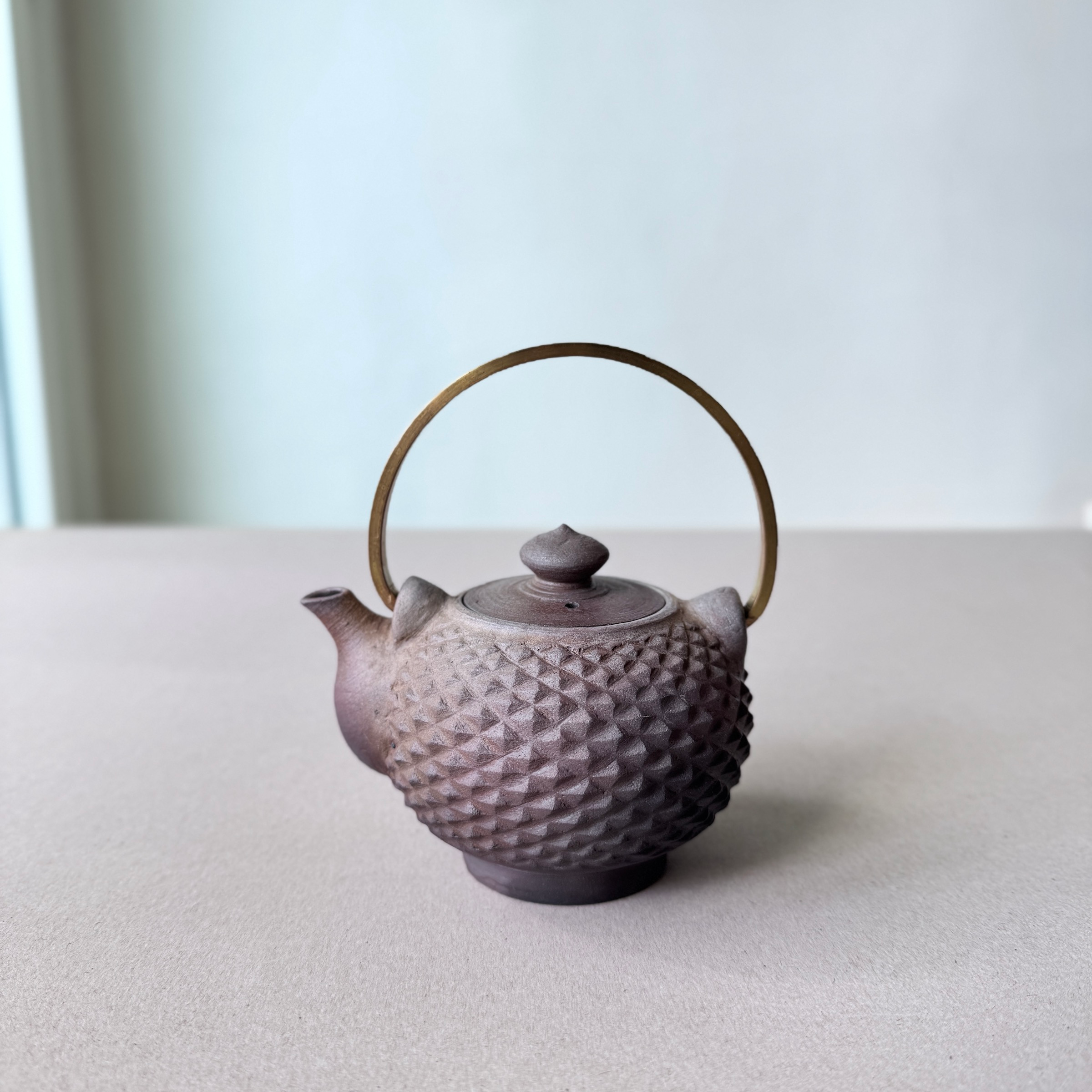 IMG_1581 花水工房_銅提把茶壺_炭化燒成
