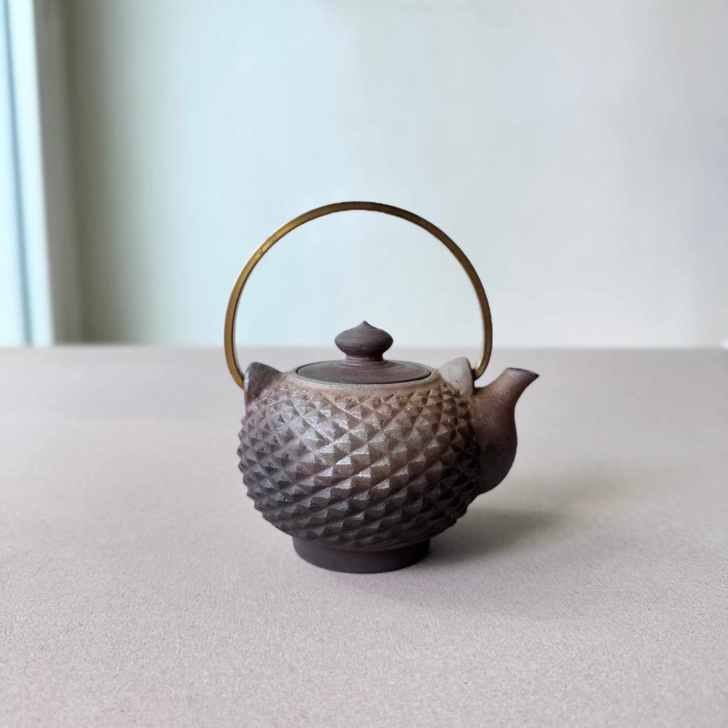 IMG_1582 花水工房_銅提把茶壺_炭化燒成