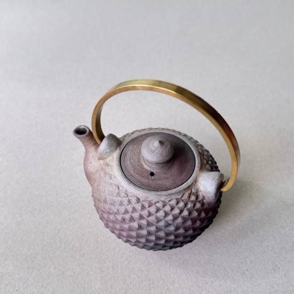 IMG_1589 花水工房_銅提把茶壺_炭化燒成