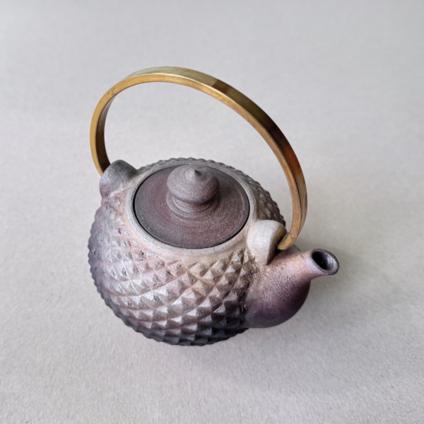 IMG_1590 花水工房_銅提把茶壺_炭化燒成